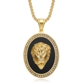 Collar hip-hop dorado con colgante de león ovalado y diamantes sobre fondo blanco - Solo colgante dorado