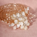Set di fermagli per capelli da sposa con fiori di conchiglia bianchi, perle e cristalli - Molletta per capelli a fiori oro (HS-J6982G)