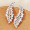Elegantes clips para las orejas de hoja de trigo plateados con circonitas brillantes - Juego de 2 / Estilo Espiga de Trigo Plateada (HS-J7422S)