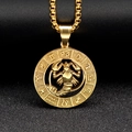 Dettaglio di un ciondolo Scorpione dorato con intaglio a rilievo su catena a maglie quadrate - Cancro - Oro (Ciondolo Solo - Senza Catena)