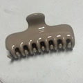 Glänzende hellbraune rechteckige Haarklammer auf einer weißen Marmoroberfläche - Quadratischer Knochenstil / 9.5CM / Khaki