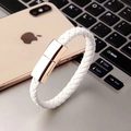 Detalle de pulsera de cable de carga en cuero trenzado blanco con cierre en oro rosa - Interfaz Micro-USB (20cm) / Blanco