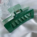 Pince à cheveux carrée vert foncé au fini brillant avec un ressort métallique solide - Style Rectangle / Vert