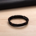 Dettaglio di perline occhio di tigre e bracciale in pelle con chiusura magnetica opaca - Bracciale Occhio di Tigre Rosso