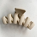 Elegant matte cream white shark hair claw clip with large size and textured frosted finish - Wave Style / Off White