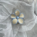 Detail of flower hair claw clip in light blue and cream white with high-gloss finish - Blue Edge White Flower
