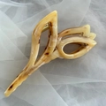 Detail of amber marble tulip hair claw clip with golden spring on white soft tulle - Single Tulip Shape