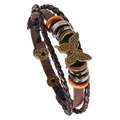 Mehrlagiges Retro-Lederarmband mit bronzenem Schmetterlingsanhänger und Perlen - Braun