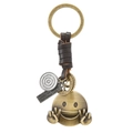 Portachiavi smiley retrò in bronzo con cinturino in pelle intrecciata e ciondoli incisi - Marrone