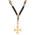 Collier de perles noires réglable avec pendentif croix de Malte dorée et détails métalliques - Collier