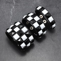 Detailansicht von Punk-Lederarmbändern mit 1, 2 und 3 Reihen quadratischer Nieten - 3er-Set (S/M/L) / Schwarz+Weiß