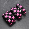 Detailansicht von Punk-Lederarmbändern mit rosa Pyramiden-Nieten in 1, 2 und 3 Reihen - 3er-Set (S/M/L) / Schwarz und Rosa