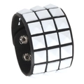 Brazalete punk de cuero negro con triple fila de tachuelas piramidales blancas y corchetes - Blanco