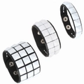 Details von Punk-Armbändern mit ein-, zwei- und dreireihigen weißen quadratischen Nieten - 3er-Set (S/M/L) / Weiß