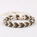 Handgemaakte gevlochten waxkoord armband in bruin, legergroen en beige met verstelbare knoop - Wit Groen Bruin