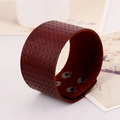 Bracciale polsino in pelle marrone retrò punk con motivo a X e bottoni a pressione - caffè