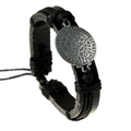 Retro mehrlagiges geflochtenes Lederarmband mit graviertem runden Silberlegierungs-Anhänger - Schwarz