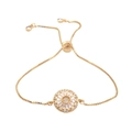 Pulsera ajustable de girasol dorado con circonitas sobre un fondo blanco minimalista - Dorado