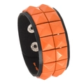 Pulsera punk de cuero con doble fila de tachuelas piramidales naranjas y botones a presión - Remaches de doble fila / Naranja