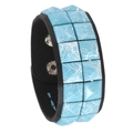 Schwarzes Lederarmband im Punk-Stil mit himmelblauen Nieten und Druckknopfverschluss - Zweireihige Nieten / Gebürstetes Hellblau