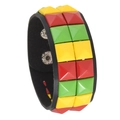 Punk Lederarmband mit rot-grün-gelben Nieten und Druckknopfverschluss für coolen Stil - Zweireihige Nieten / Rot Gelb Grün