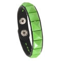 Punk-Lederarmband mit leuchtend grünen quadratischen Nieten und silbernen Druckknöpfen - Einreihige Nieten / Grün