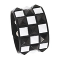 Punk Lederarmband in Schwarz mit schwarz-weißen Karomustern und Nietenbesatz - Dreireihige Nieten / Schwarz+Weiß