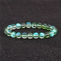 Bracelet élégant en perles de pierre de lune avec éclats bleus sur fond pailleté noir - Vert