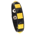 Punk-Lederarmband in Schwarz mit gelben und schwarzen quadratischen Pyramidennieten - Einreihige Nieten / Schwarz + Gelb