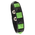 Punk-Lederarmband mit neongrünen und schwarzen Pyramiden-Nieten und Silberschnallen - Einreihige Nieten / Schwarz & Grün