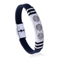 Herrenarmband aus Titanstahl mit schwarzem Silikonarmband und spiralförmig graviertem Metall - Schwarz & Silber