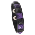 Punk-Lederarmband mit schwarzen Pyramiden-Nieten und lila Blöcken mit Rissmuster-Struktur - Einreihige Nieten / Schwarz & Gebürstetes Violett