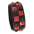 Punk-Lederarmband mit zweireihigen roten und schwarzen quadratischen Pyramidennieten - Zweireihige Nieten / Schwarz & Gebürstetes Rot