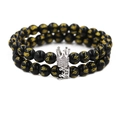 Conjunto de dos pulseras de cuentas negras con corona de plata y letras doradas - Combinación Blanco K