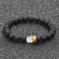 Bracciale di perline in pietra lavica con corona dorata e pietra di luna blu lucida - Pietra lavica