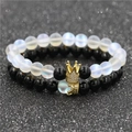 Mondstein- und schwarzes Achat-Perlenarmband-Set mit goldener Krone für Paare - Mondstein Und Schwarzer Achat Stil