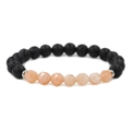 Gros plan d'un bracelet en pierre de lave noire et œil de tigre orange facetté - Orange