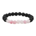 Vue détaillée de perles de quartz rose facettées et bracelet en perles de lave noire - Rose