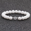 6mm witte turquoise kralenarmband met zilveren tussenstukjes en letter A bedeltje - 8mm Witte Porseleinsteen