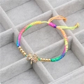 Handgewebtes Regenbogen-Armband mit Goldperlen und bunten Libellen-Anhänger aus Zirkon - Schmetterling