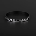 Bracciale rigido minimalista in acciaio inossidabile nero opaco con stelle intagliate - Nero (SZ171)