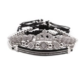 Vue détaillée de bracelets couronne argent et noir avec zircons et cordons tressés - Zircon Blanc Plaqué Platine