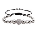 Makroansicht des verstellbaren Armbands mit 10mm Zirkonia-Kugel und polierten Silberperlen - Silber Weißer Zirkon