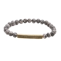 Détail du bracelet en perles de marbre gris 6mm avec barre dorée et zircons noirs - Pierre de Carte