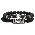 Gros plan d'un bracelet en pierre de lave avec tête de léopard en argent et tube ciselé - Ensemble Tête de Léopard