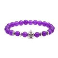 Gros plan du bracelet en perles violettes avec casque de sparte et perles intercalaires - Casque