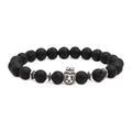 Vue macro de perles en pierre de lave et charme tête de lion sur un bracelet élastique - Animal couronné