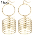 Dettaglio di un set di 12 bracciali a catena a graffetta dorata con chiusure a moschettone - Oro