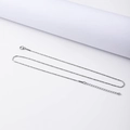 Detail van zilveren roestvrijstalen slangenketting met karabijnsluiting en verlenging - 1.2mm*45+5cm / Staalkleur