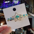 Barrette en forme d'étoile avec strass colorés sur une carte de bijoux blanche - Multicolore Clair